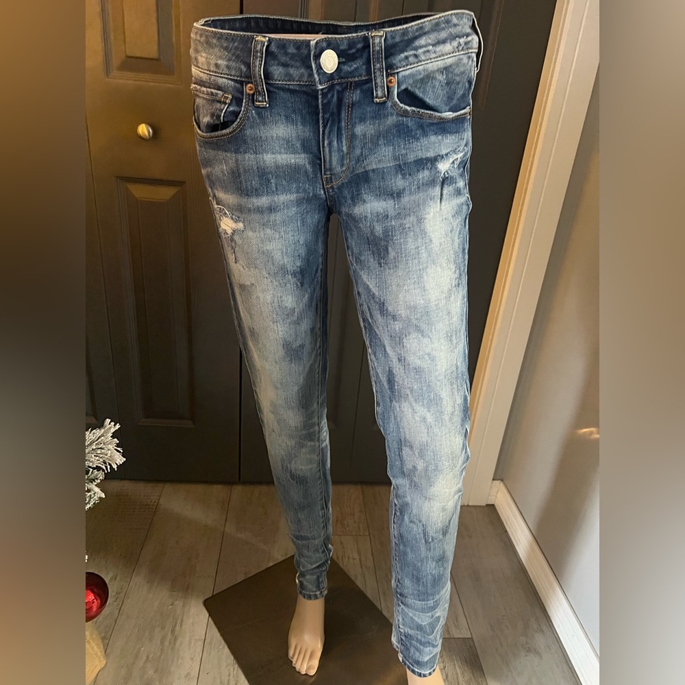B7-7 American Eagle Outfitters Distressed Blue Skinny Jeans